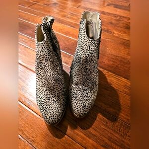 Mia Tracee Bootie women's 6 NWOT